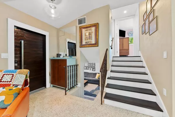 Boca Raton, FL 33432,1455 NE 4th AVE