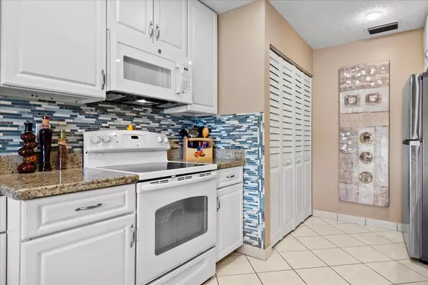 Delray Beach, FL 33484,5748 Doris CT