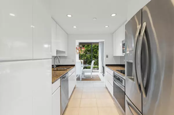 Boca Raton, FL 33487,859 Jeffery ST 401