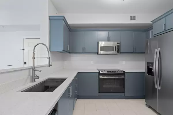 Lantana, FL 33462,802 W Windward WAY 217