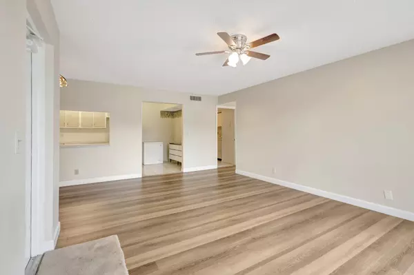 West Palm Beach, FL 33409,1002 Green Pine BLVD F2