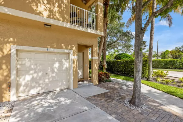 Tequesta, FL 33469,152 Village BLVD J