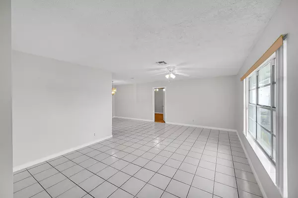 Royal Palm Beach, FL 33411,121 Puffin CT