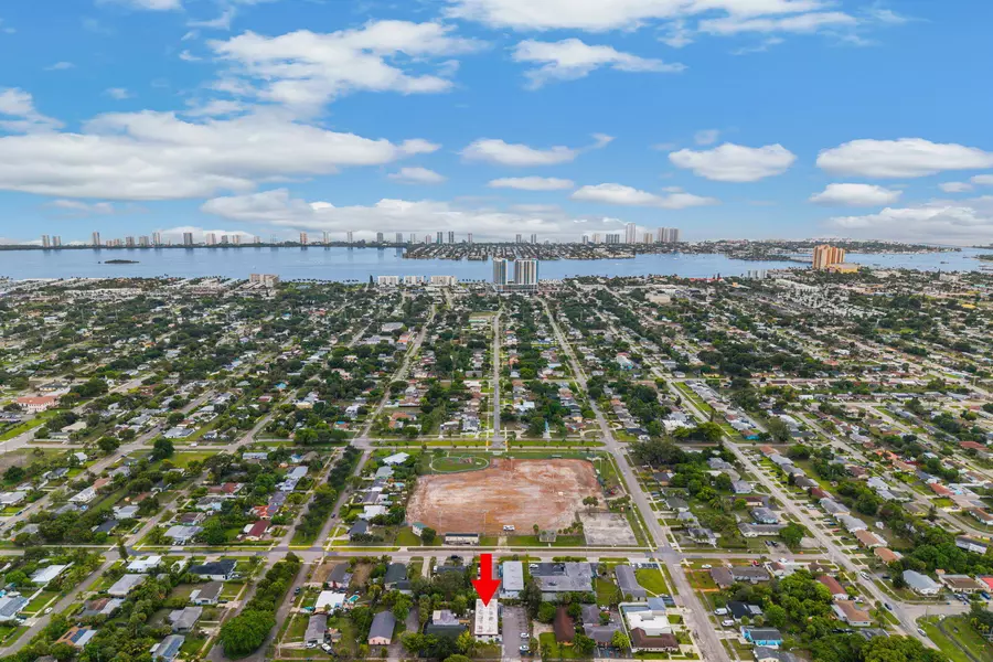 233 7th CT 7, Lake Park, FL 33403