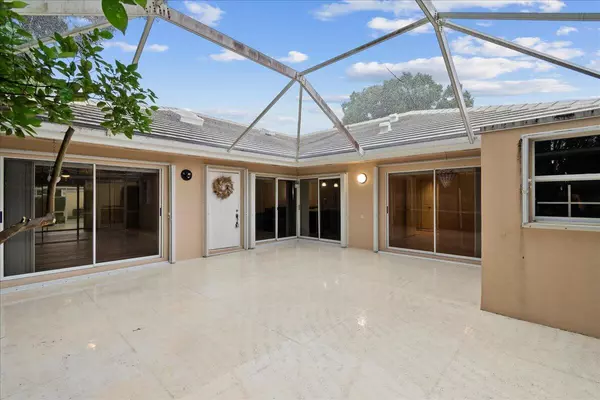 403 Sun Terrace CT, Palm Beach Gardens, FL 33403