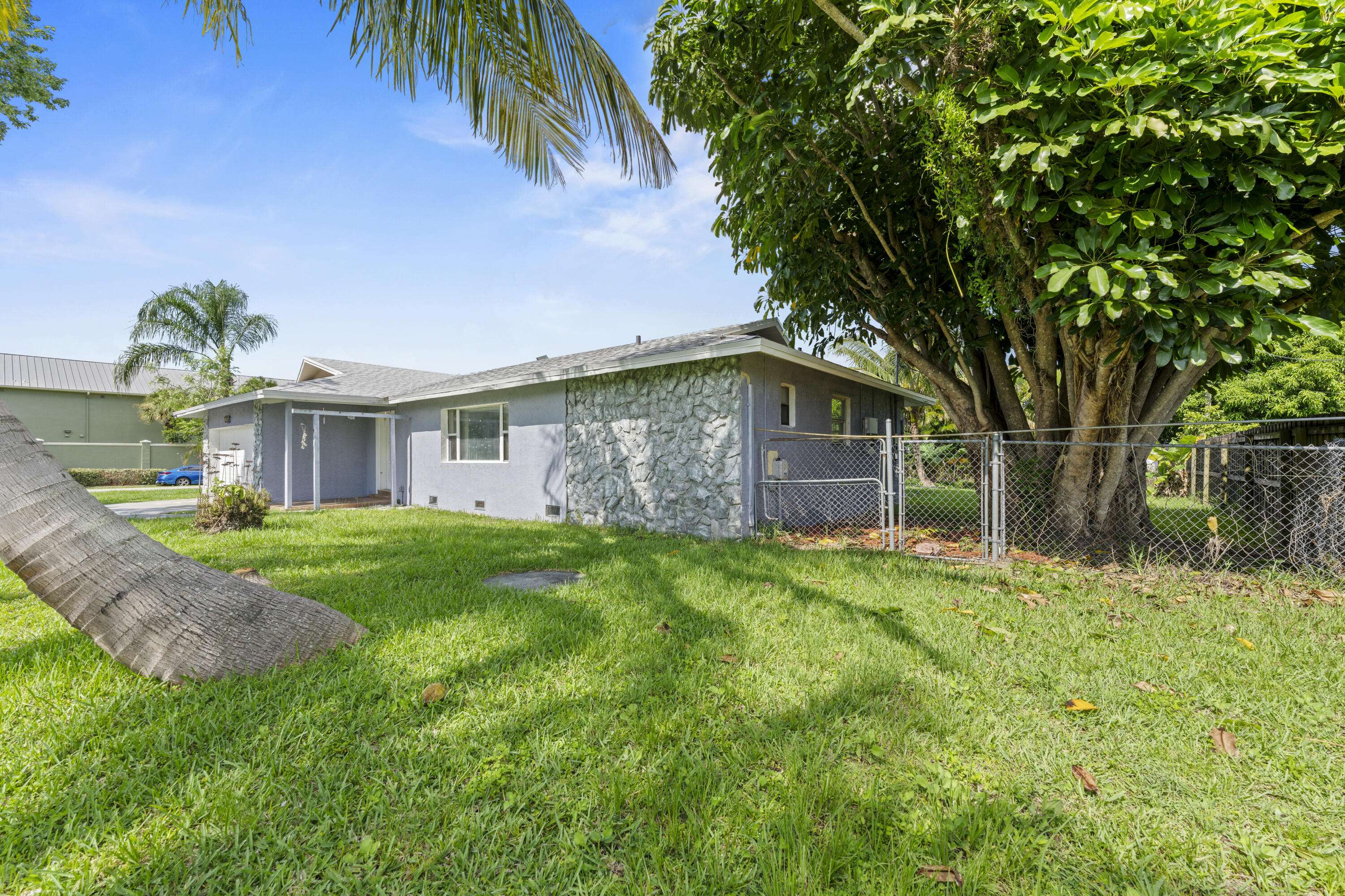 Port Saint Lucie, FL 34983,106 NW Broadview ST