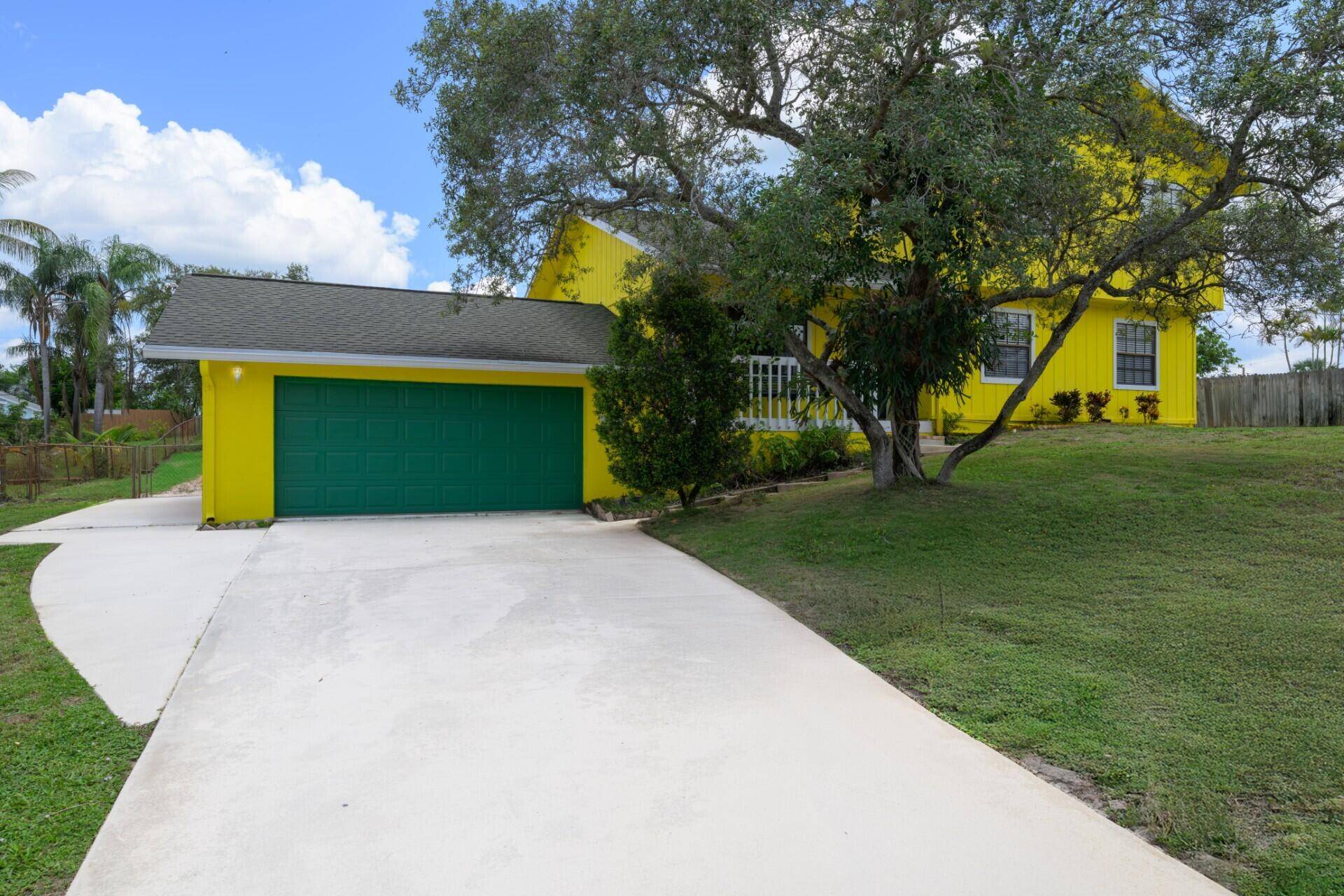9291 SE Duncan ST, Hobe Sound, FL 33455