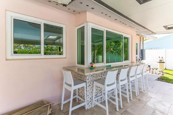 Tequesta, FL 33469,19 Willow RD