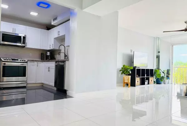 Lauderhill, FL 33319,4164 Inverrary DR 404