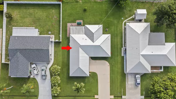 Port Saint Lucie, FL 34983,453 SE Seabreeze LN