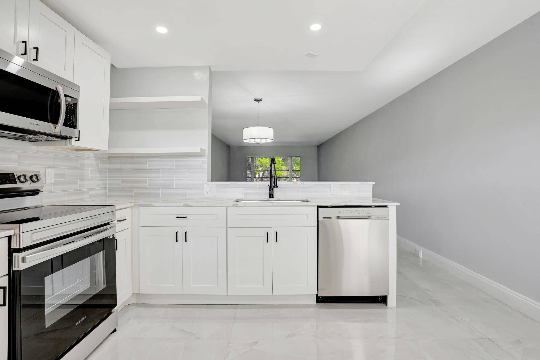 Coconut Creek, FL 33066,2202 Lucaya BND G2