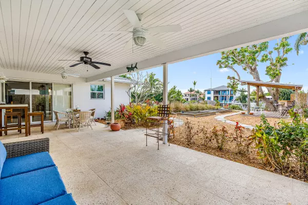 North Palm Beach, FL 33408,733 Waterway DR