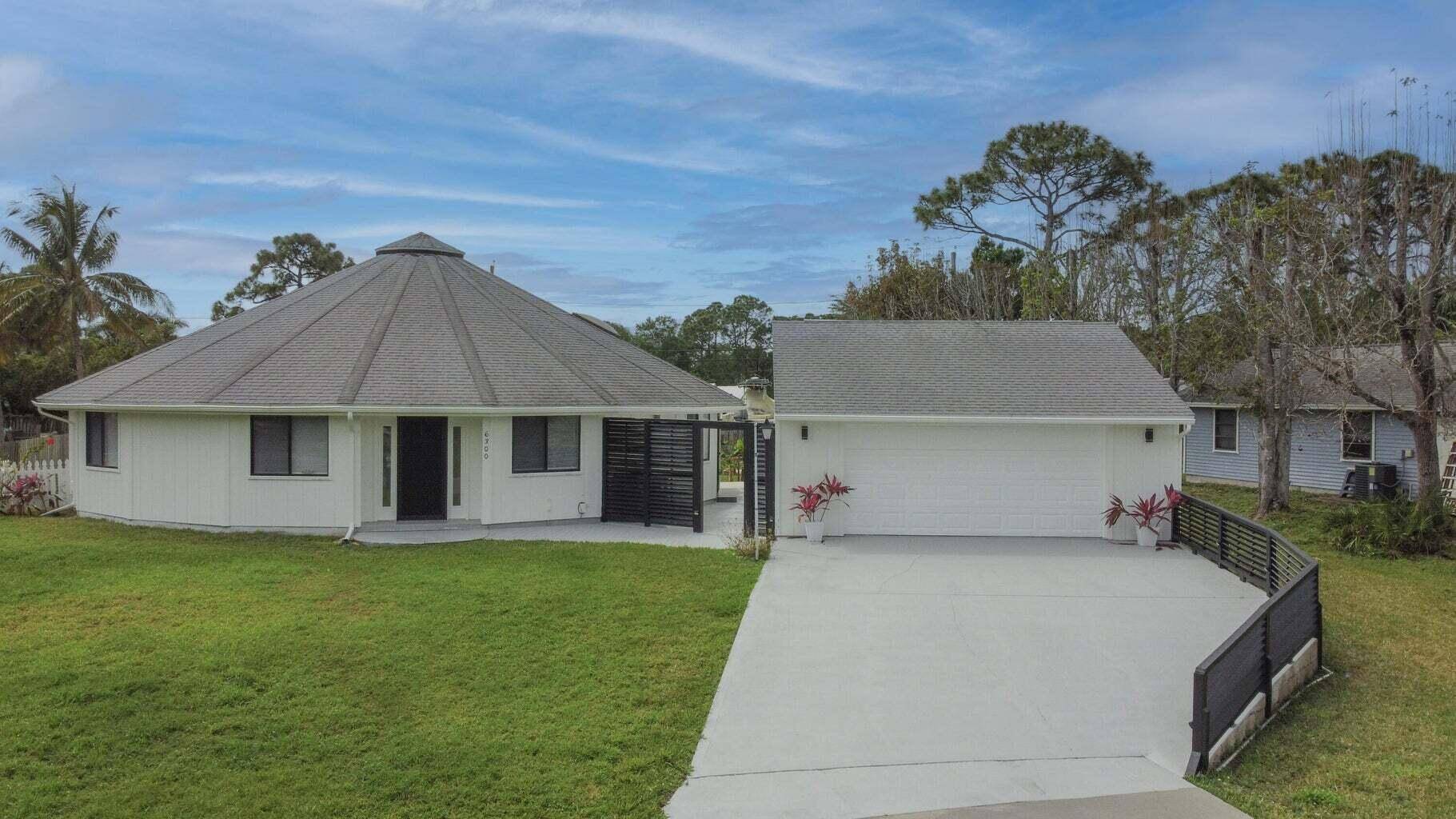 6300 SE Phillips Bend AVE, Stuart, FL 34997