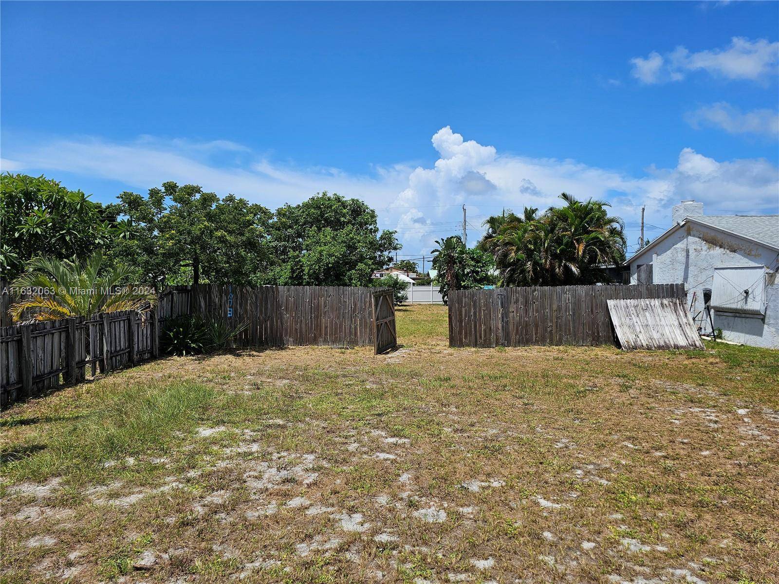 Lake Worth, FL 33462,1073 Florence RD
