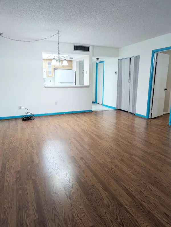 Lauderhill, FL 33319,5550 NW 44th ST 411b