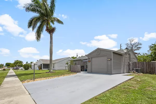 Lake Worth, FL 33467,5078 E Canal CIR
