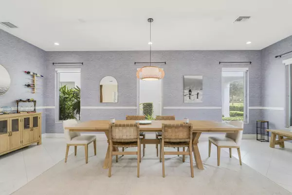 Palm Beach Gardens, FL 33418,5021 Grandiflora RD