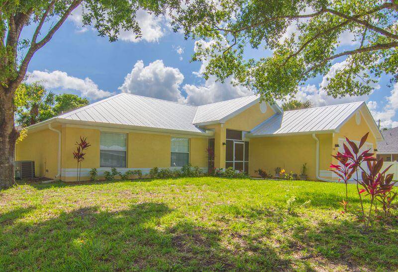 Sebastian, FL 32958,1590 Polynesian LN