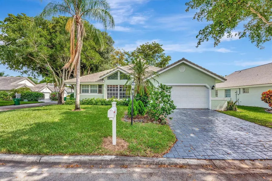 5395 Pine CIR, Coral Springs, FL 33067