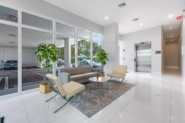 Lake Worth Beach, FL 33460,1 S Palmway 203