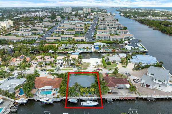 940 Greenbriar DR, Boynton Beach, FL 33435
