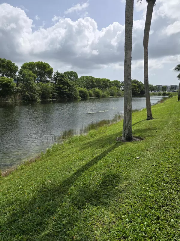 West Palm Beach, FL 33411,143 Lake Barbara DR