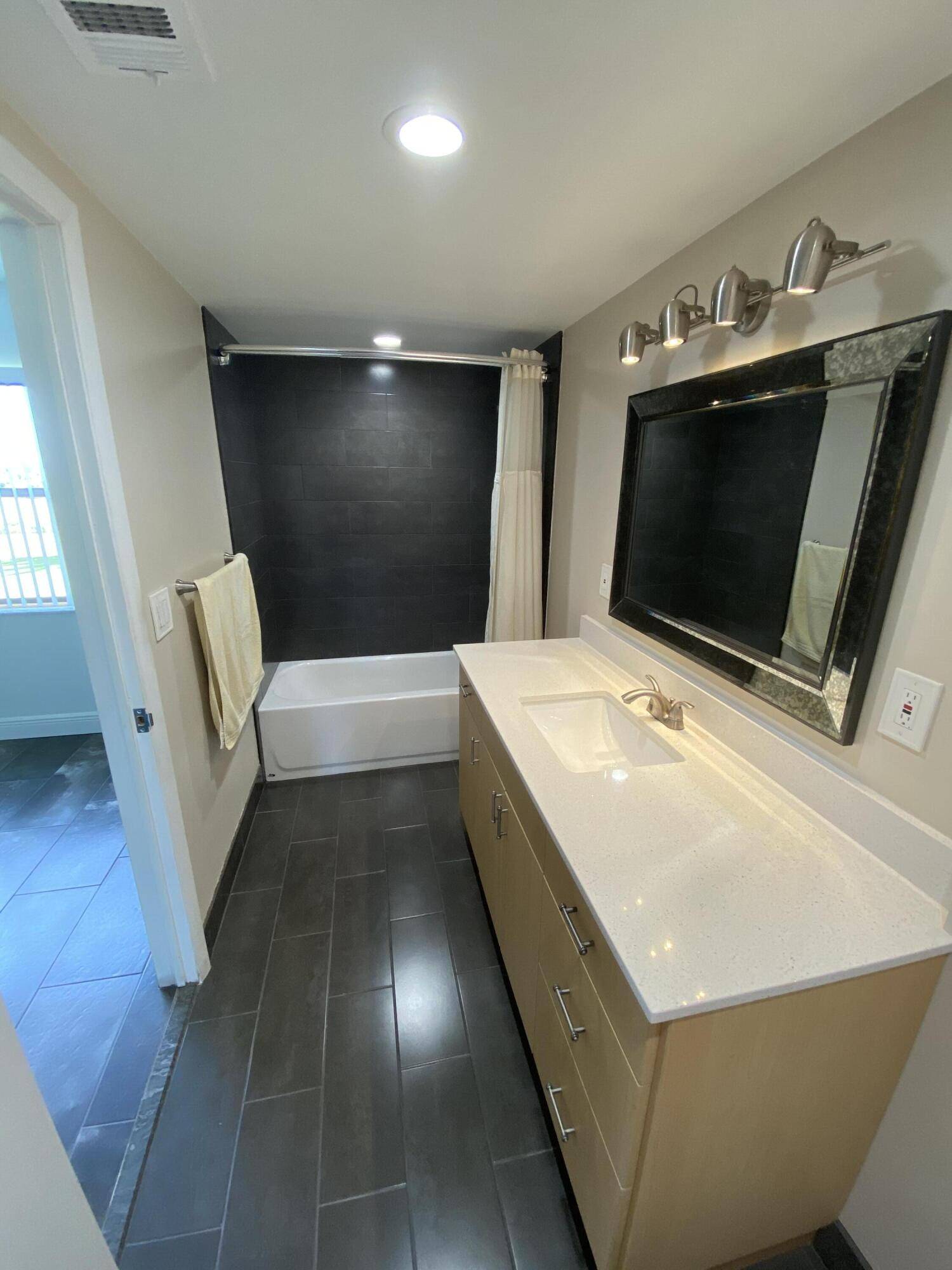 9355 SW 8th ST 305, Boca Raton, FL 33428