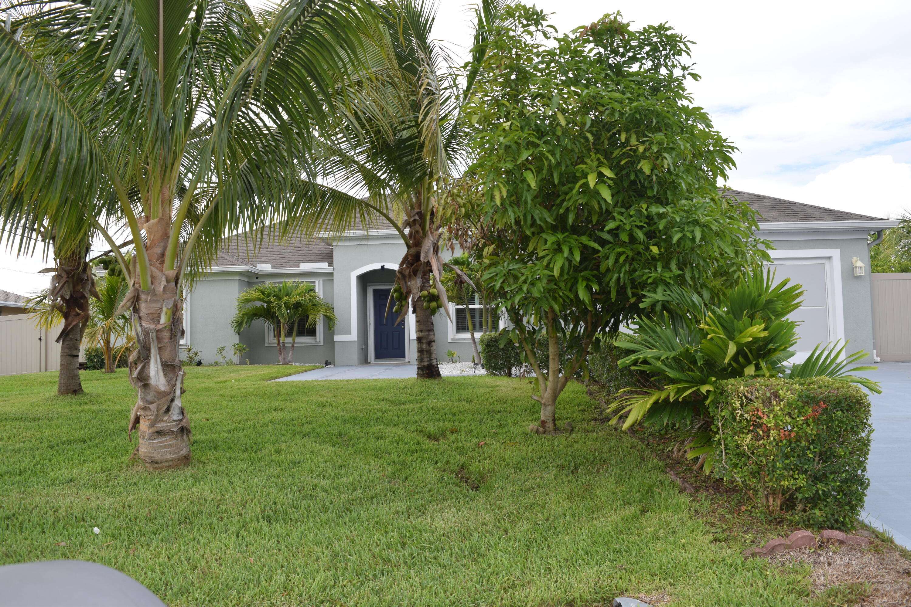 901 SW Haleyberry AVE, Port Saint Lucie, FL 34953