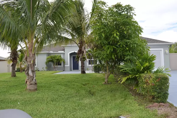 901 SW Haleyberry AVE, Port Saint Lucie, FL 34953