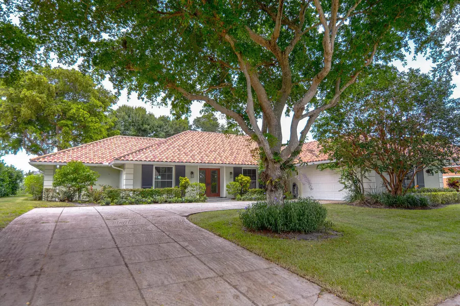 3301 Embassy DR, West Palm Beach, FL 33401