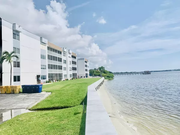 1516 S Lakeside 403 DR 403, Lake Worth, FL 33460