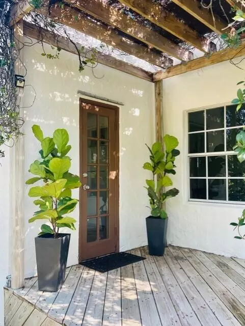 West Palm Beach, FL 33401,2118 Florida AVE