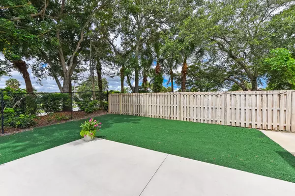 Palm Beach Gardens, FL 33410,230 Lone Pine DR