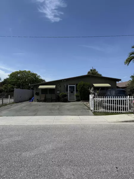 950 W 36th ST, Riviera Beach, FL 33404