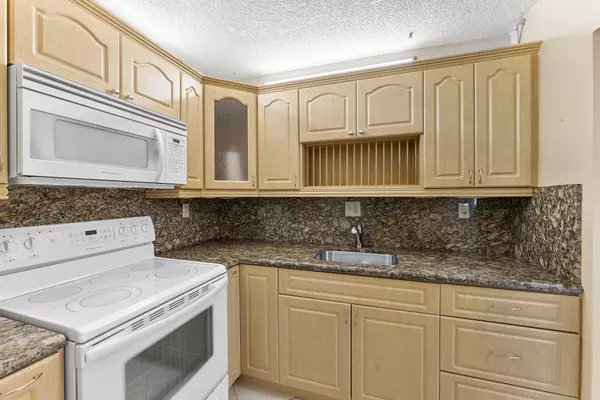 Boca Raton, FL 33428,9440 SW 8th ST 318