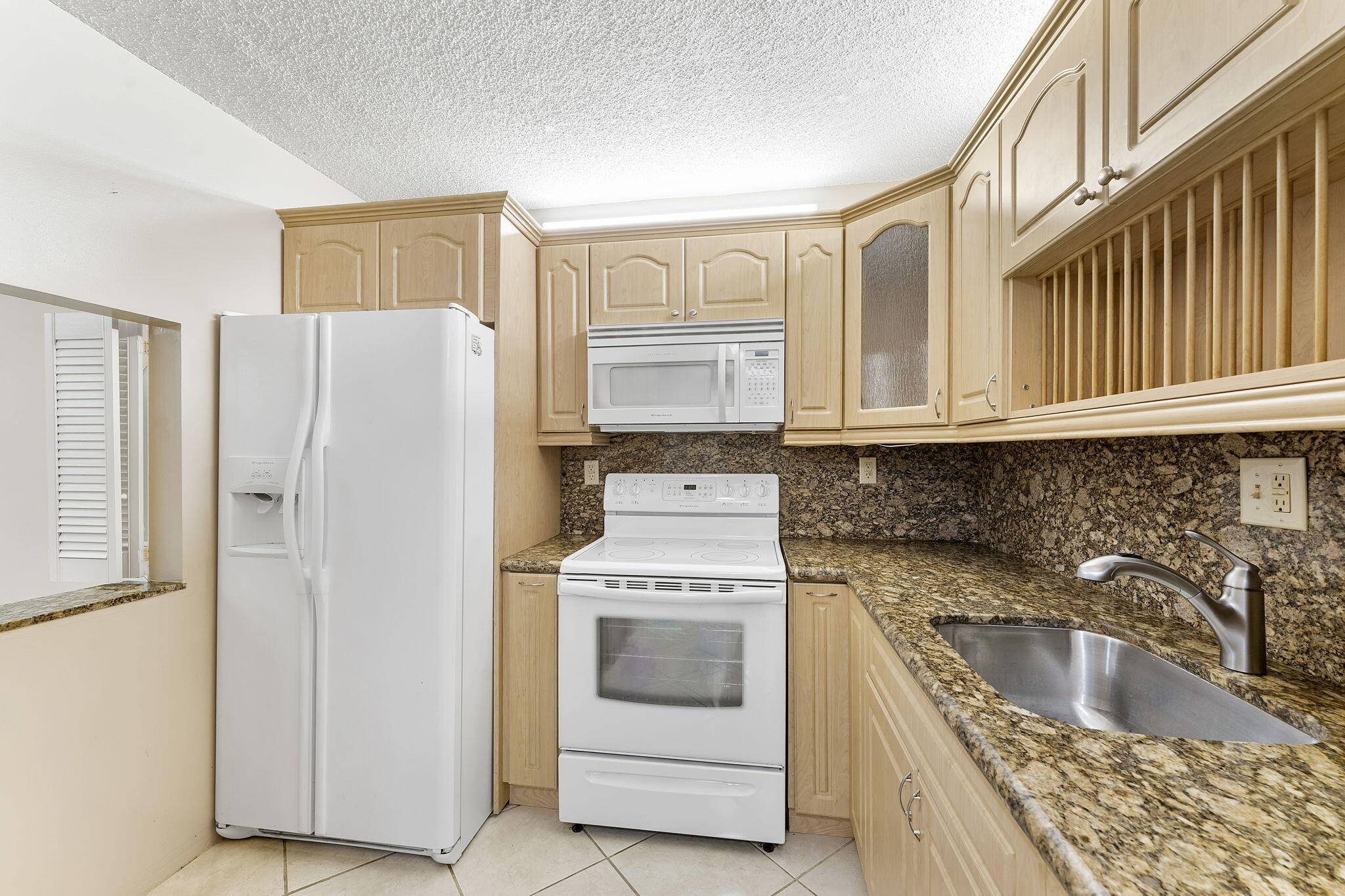 Boca Raton, FL 33428,9440 SW 8th ST 318