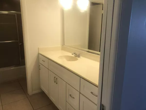 Lake Worth, FL 33462,6289 Lear DR 206
