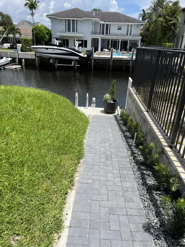 Boca Raton, FL 33431,787 NE 32nd ST