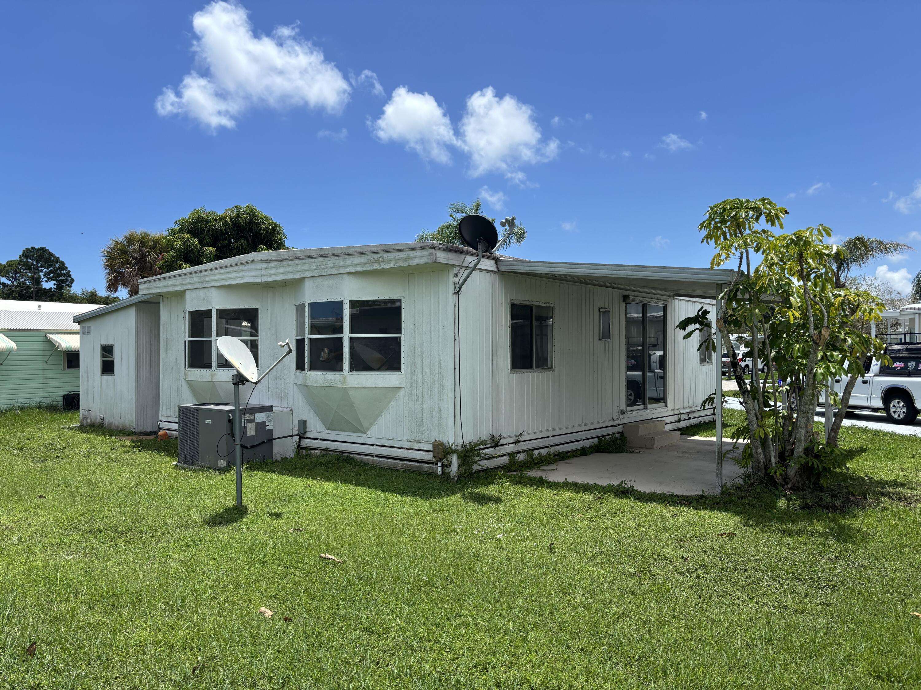 Port Saint Lucie, FL 34952,5 Florencia LN