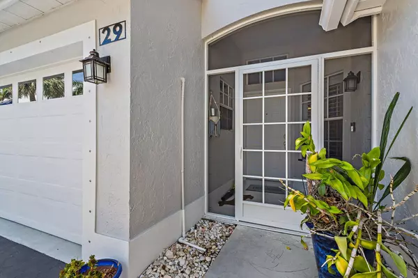 Hypoluxo, FL 33462,29 S Lakeshore DR