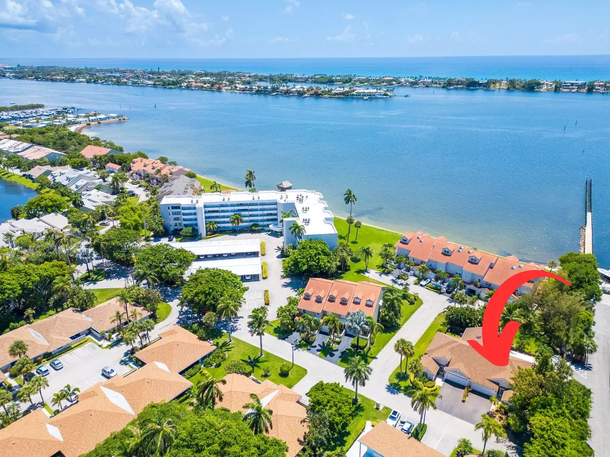 Hypoluxo, FL 33462,29 S Lakeshore DR