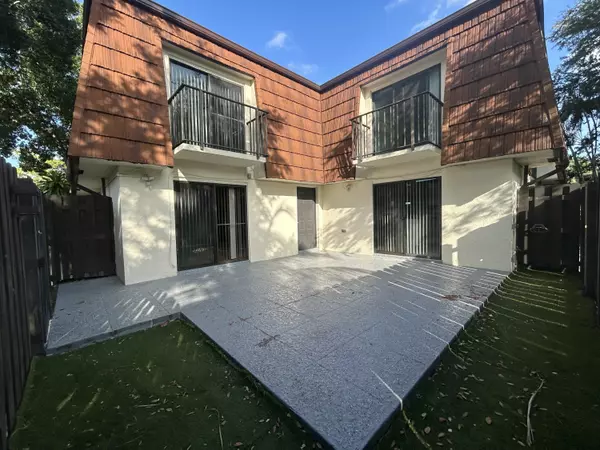 Greenacres, FL 33415,2211 White Pine CIR A