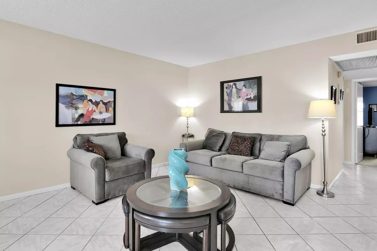 Boca Raton, FL 33434,1084 E Exeter
