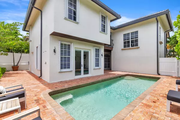 Juno Beach, FL 33408,460 Surfside LN