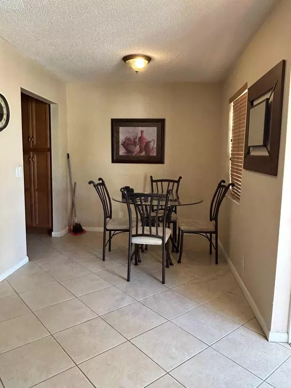 West Palm Beach, FL 33417,92 Kent F