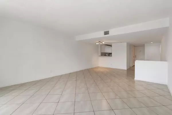 West Palm Beach, FL 33417,2820 Tennis Club 204 DR 204