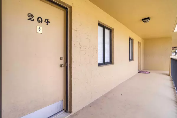 West Palm Beach, FL 33417,2820 Tennis Club 204 DR 204