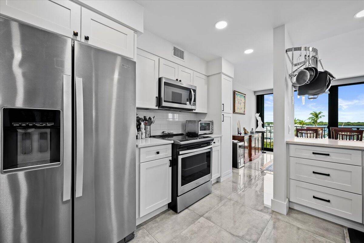 North Palm Beach, FL 33408,120 Lakeshore DR 436