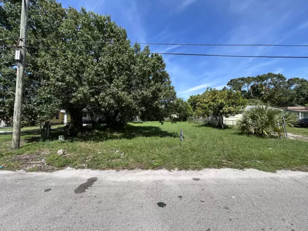 312 N 18th ST, Fort Pierce, FL 34950