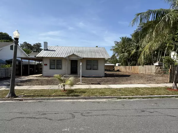 707 Kanuga DR, West Palm Beach, FL 33401
